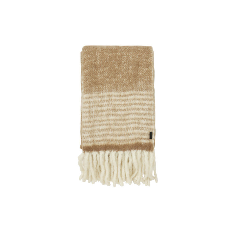 Almond Mohair Teppi